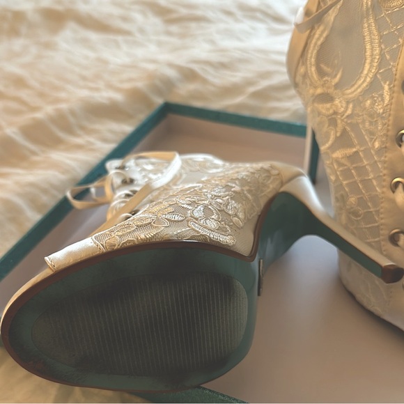 Size 7.5 Blue by Betsey Johnson bridal heels - Picture 2 of 4